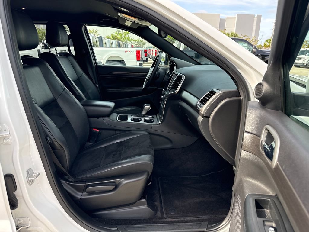 Used 2018 Jeep Grand Cherokee Altitude RWD image 24