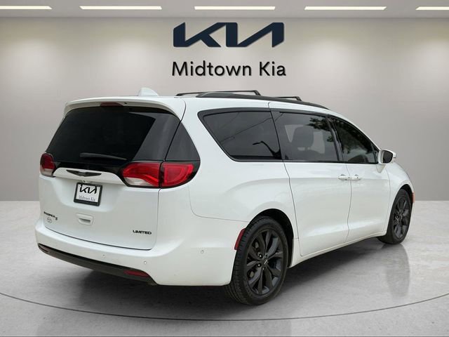 Used 2018 Chrysler Pacifica Limited w/ Advanced Safetytec Group image 3