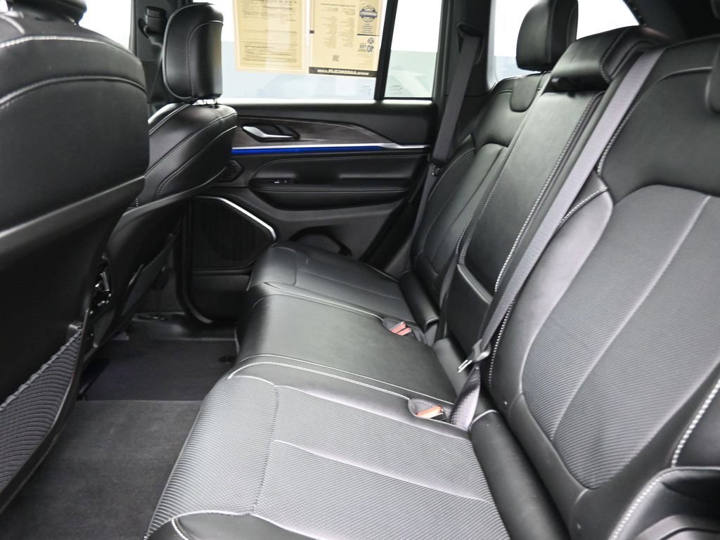 Used 2023 Jeep Grand Cherokee Overland image 14