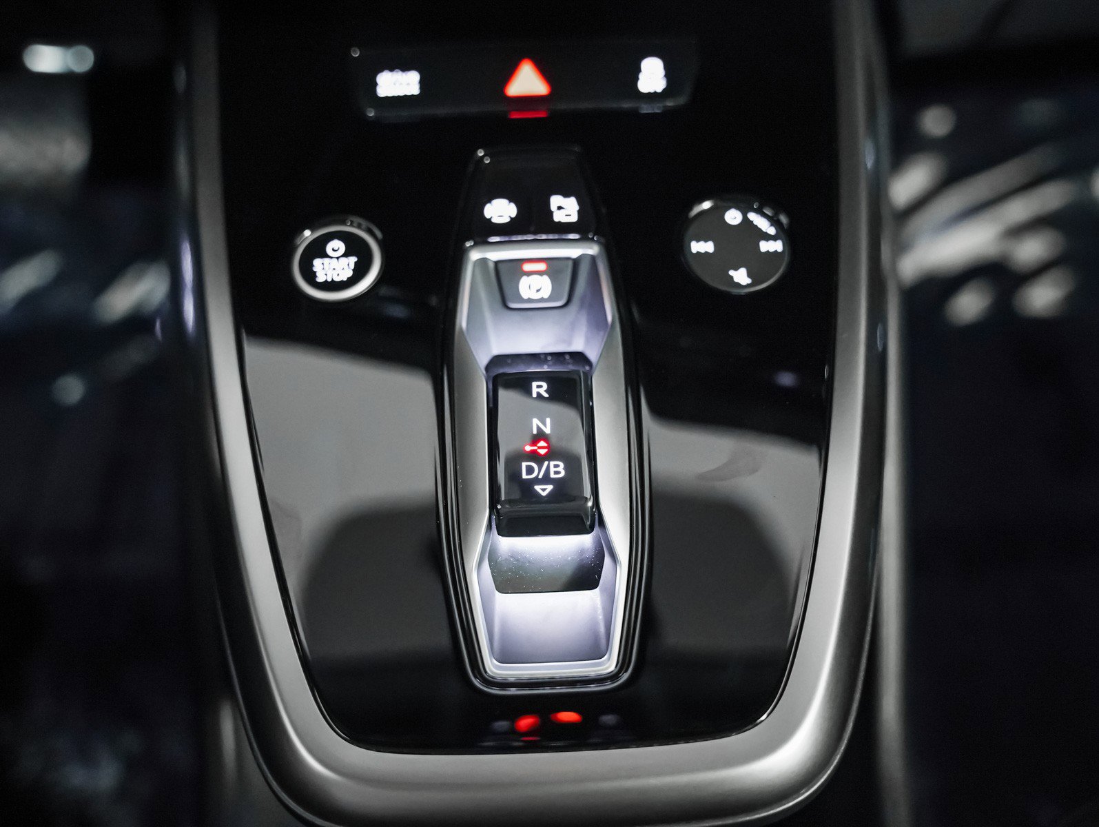 Used 2024 Audi Q4 e-tron Premium Plus image 18