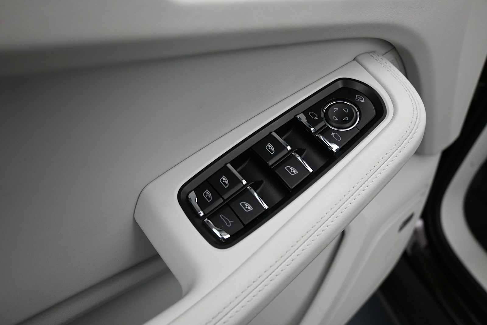 New 2026 Porsche Macan S AWD/4WD image 8