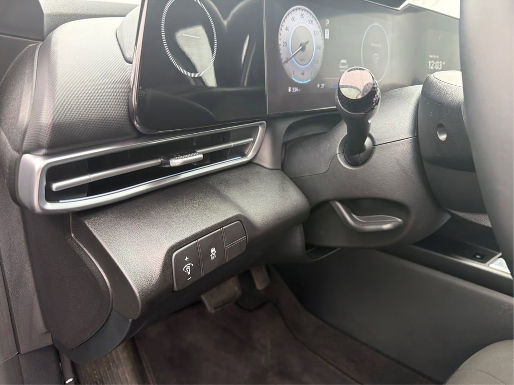 Certified 2025 Hyundai Elantra SEL image 20