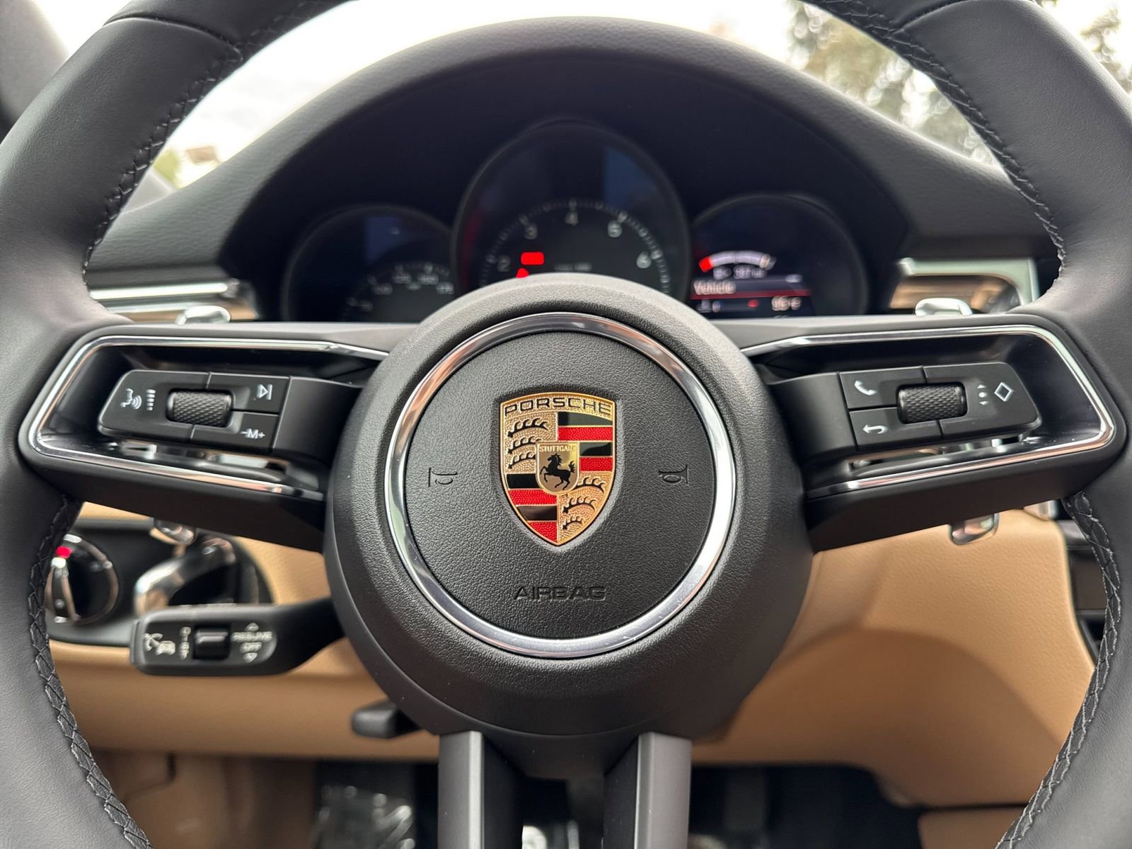 Certified 2025 Porsche Macan image 27