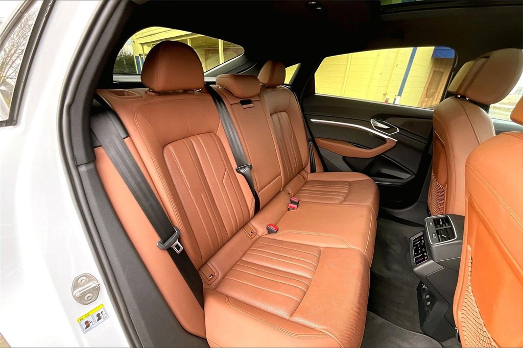 Used 2021 Audi e-tron Premium Plus w/ Premium Plus Package image 18