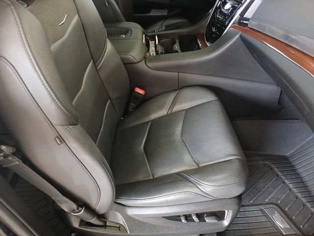 Used 2020 Cadillac Escalade Luxury w/ Escalade Sport Edition AWD/4WD image 19