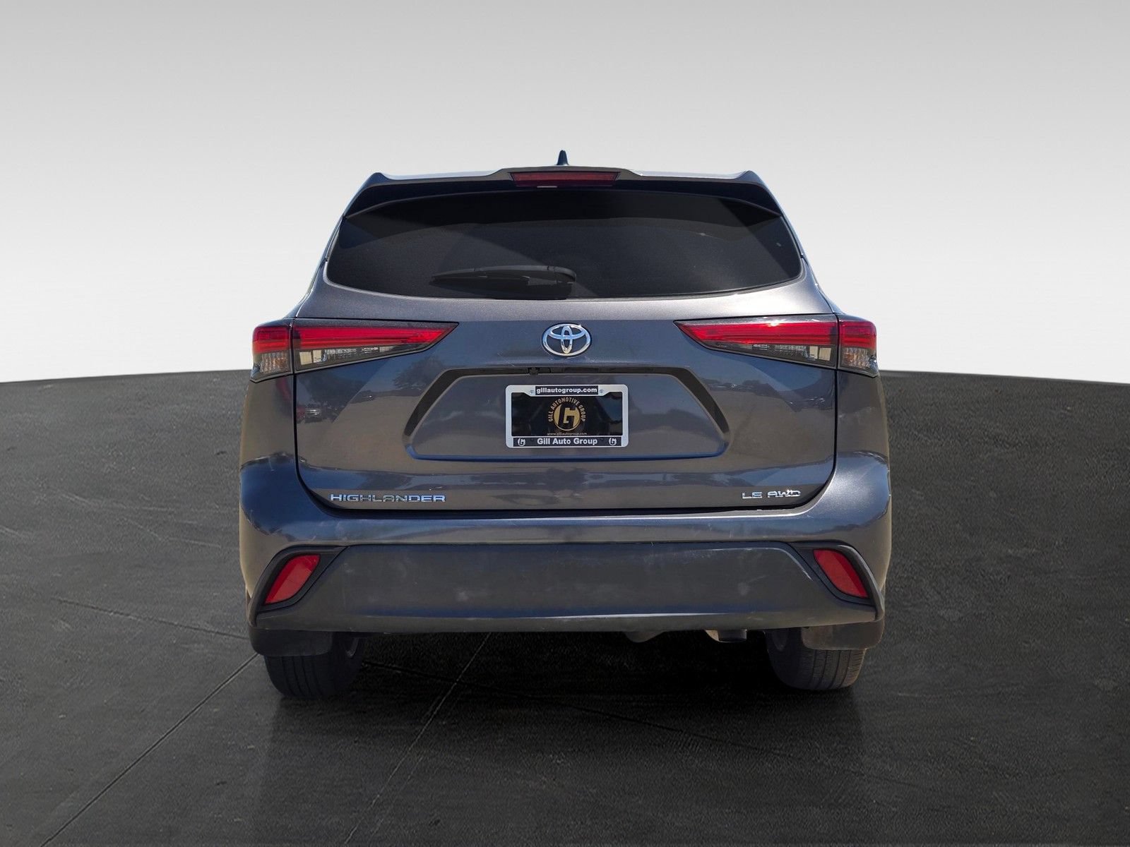 Used 2023 Toyota Highlander LE AWD/4WD image 5