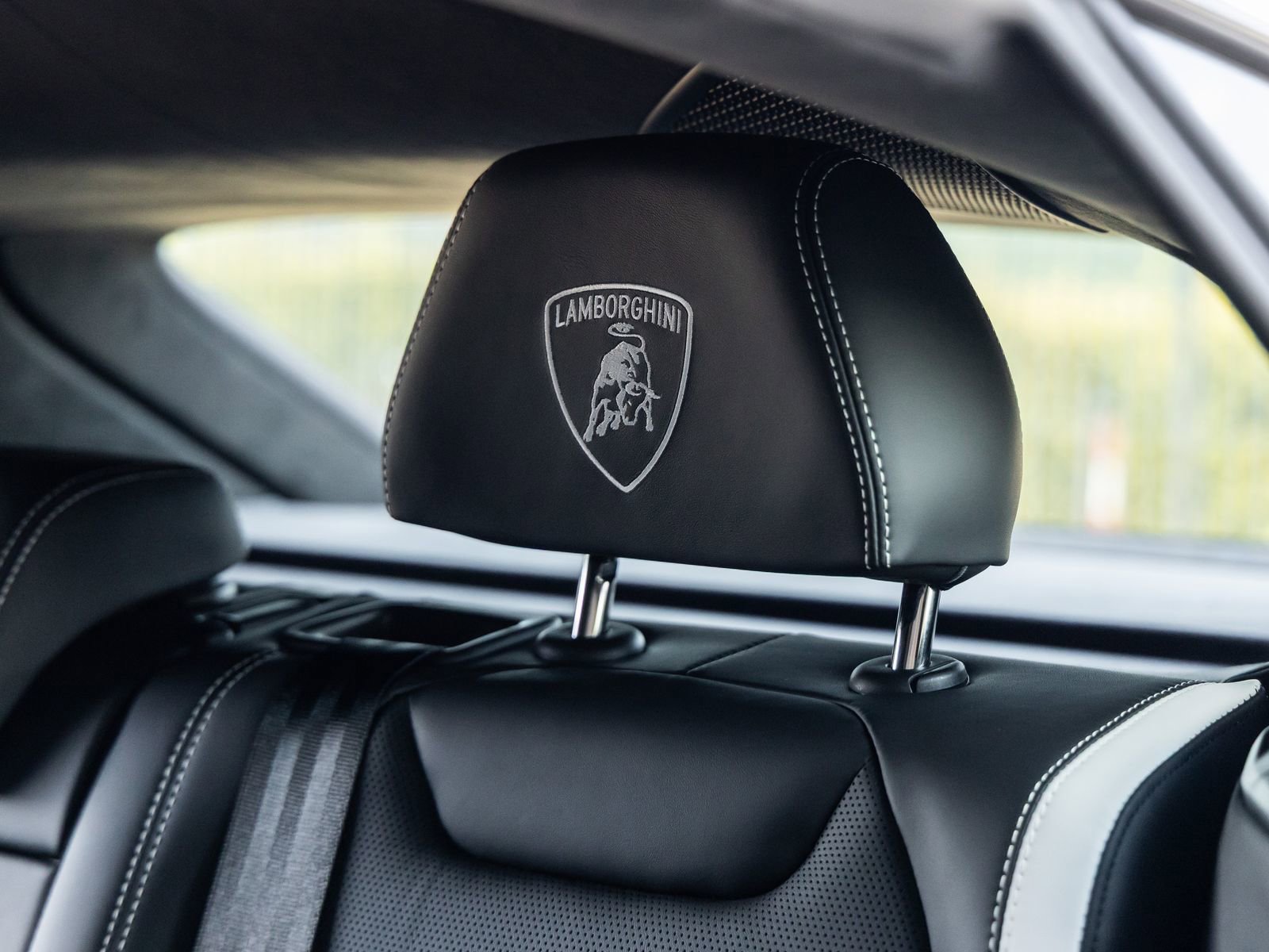 Used 2025 Lamborghini Urus SE AWD/4WD image 38