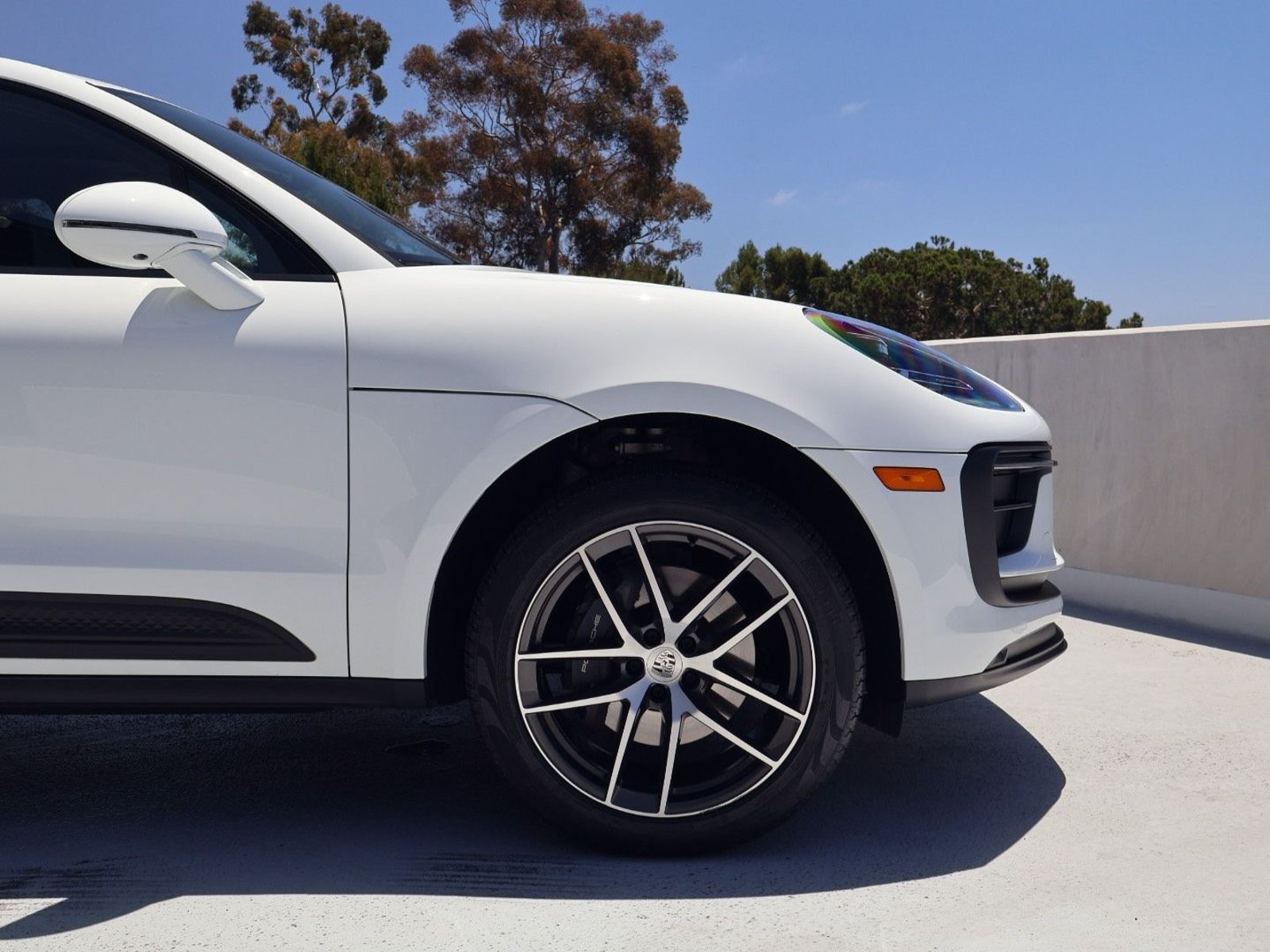 Certified 2025 Porsche Macan AWD/4WD image 11