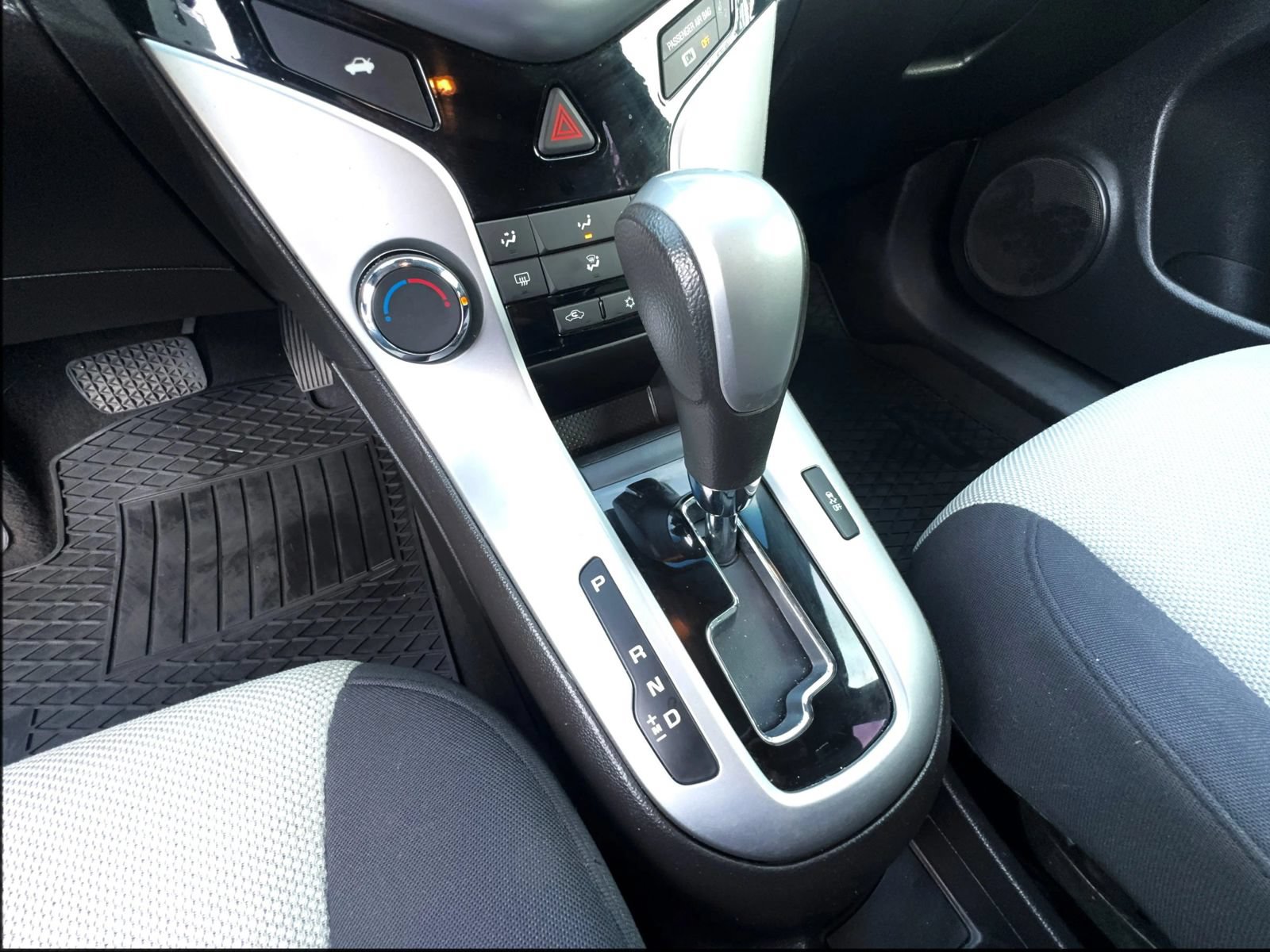 Used 2015 Chevrolet Cruze LS FWD image 22