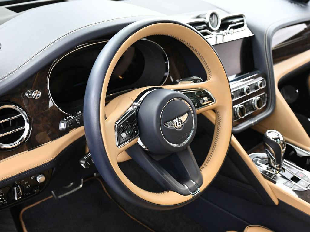 Certified 2023 Bentley Bentayga Extended Wheelbase AWD/4WD image 17