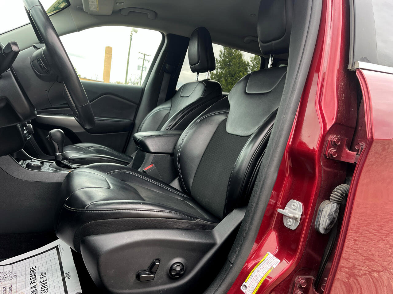 Used 2019 Jeep Cherokee Latitude Plus w/ Cold Weather Group image 15