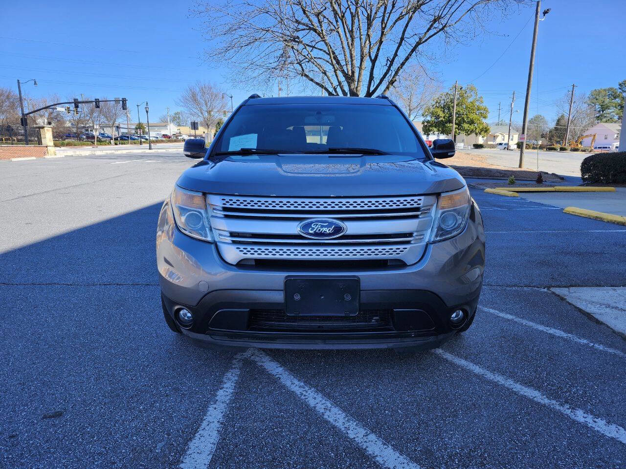 Used 2013 Ford Explorer XLT image 2