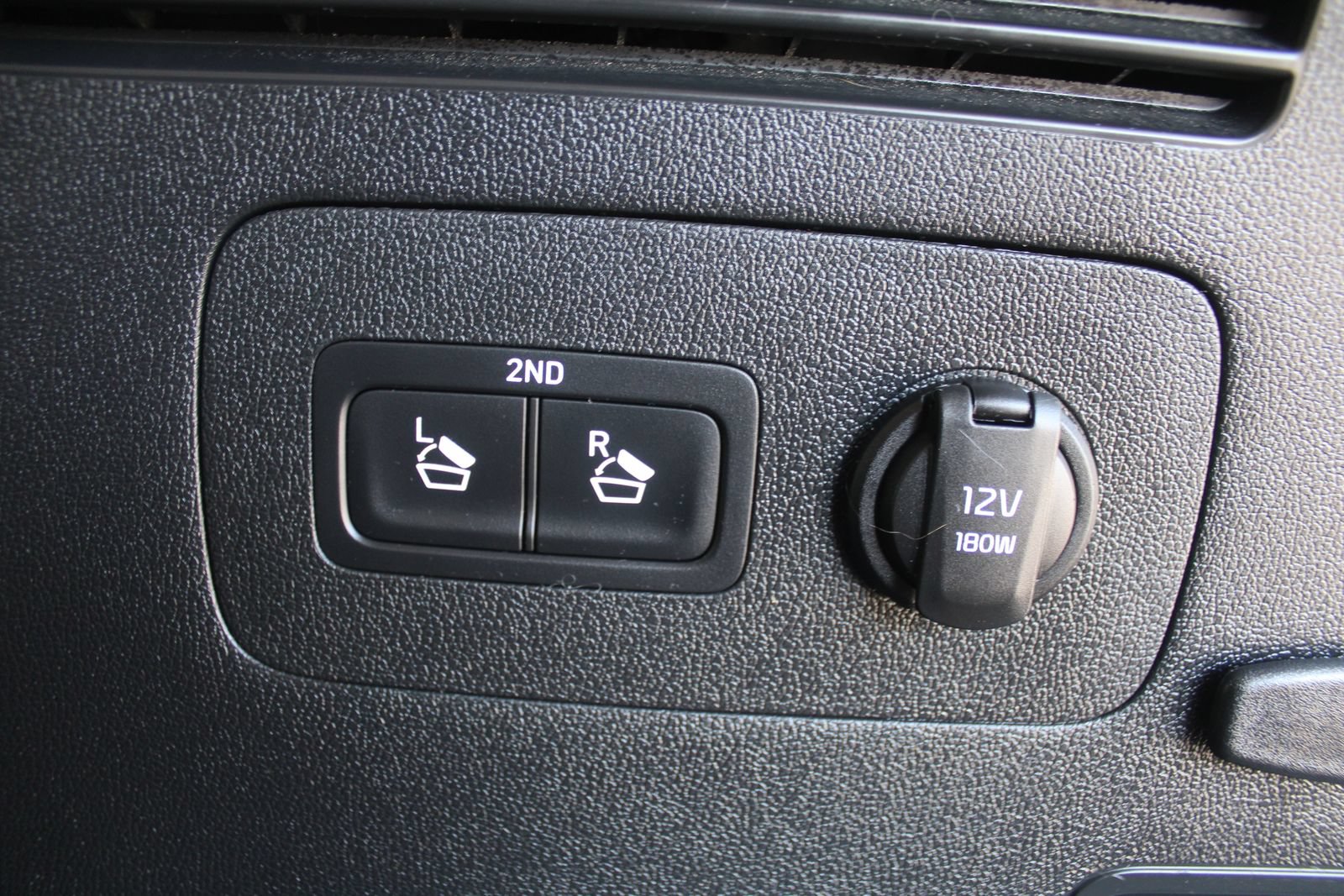 Certified 2023 Kia Sorento LX FWD image 11