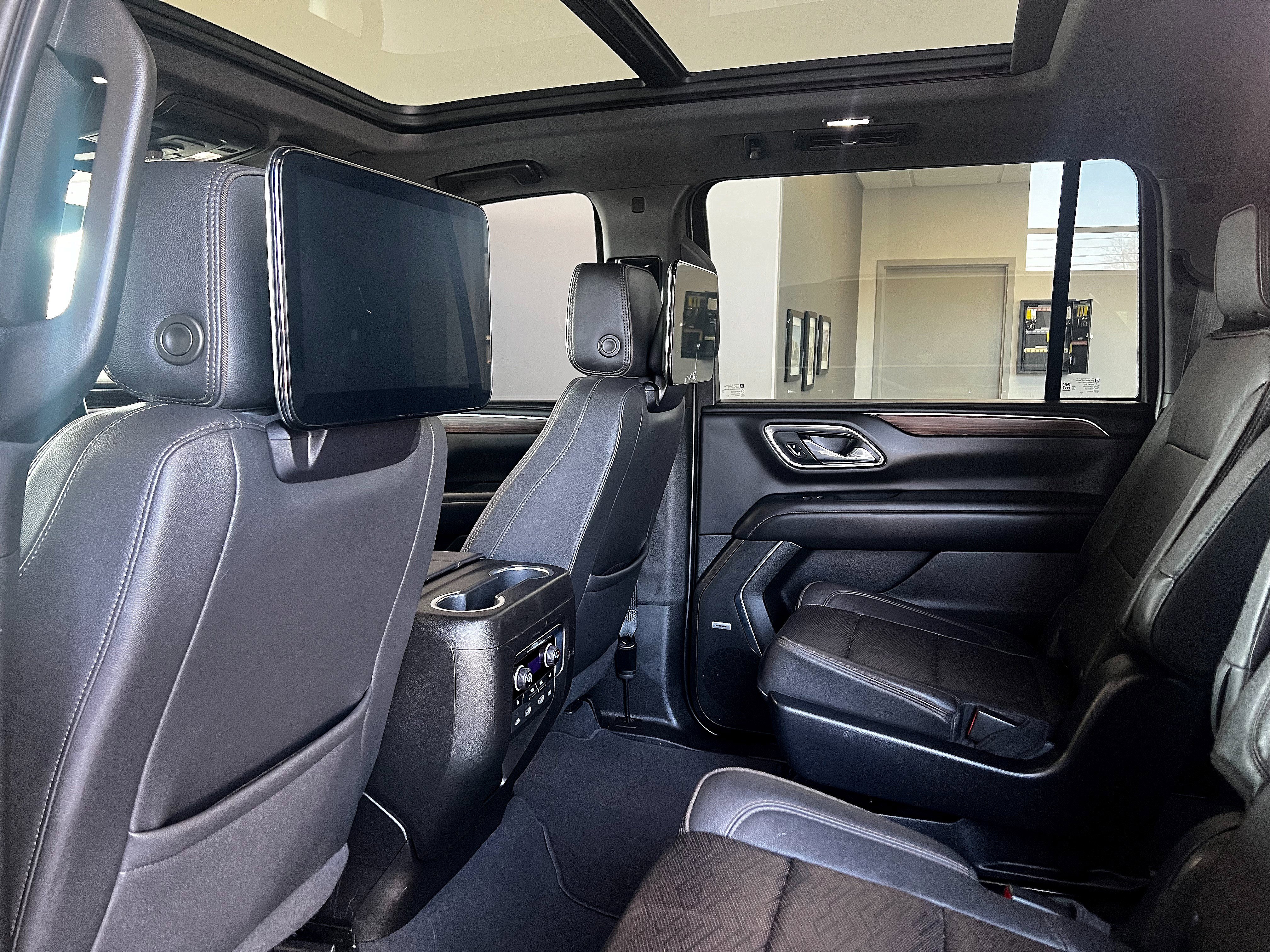 Used 2023 Chevrolet Suburban High Country w/ Advanced Technology Package AWD/4WD image 23