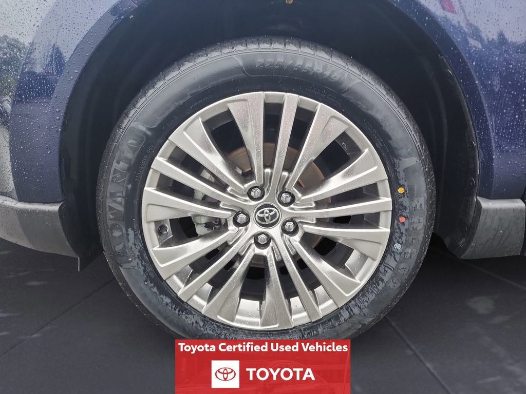 Certified 2023 Toyota Venza XLE AWD/4WD image 16