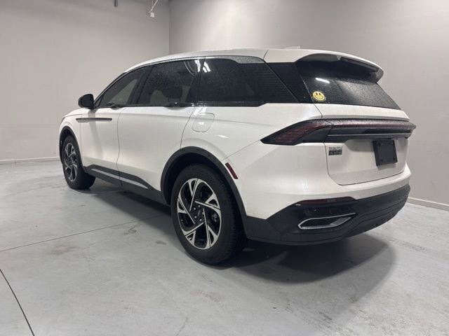 Used 2025 Lincoln Nautilus Premier AWD/4WD image 8