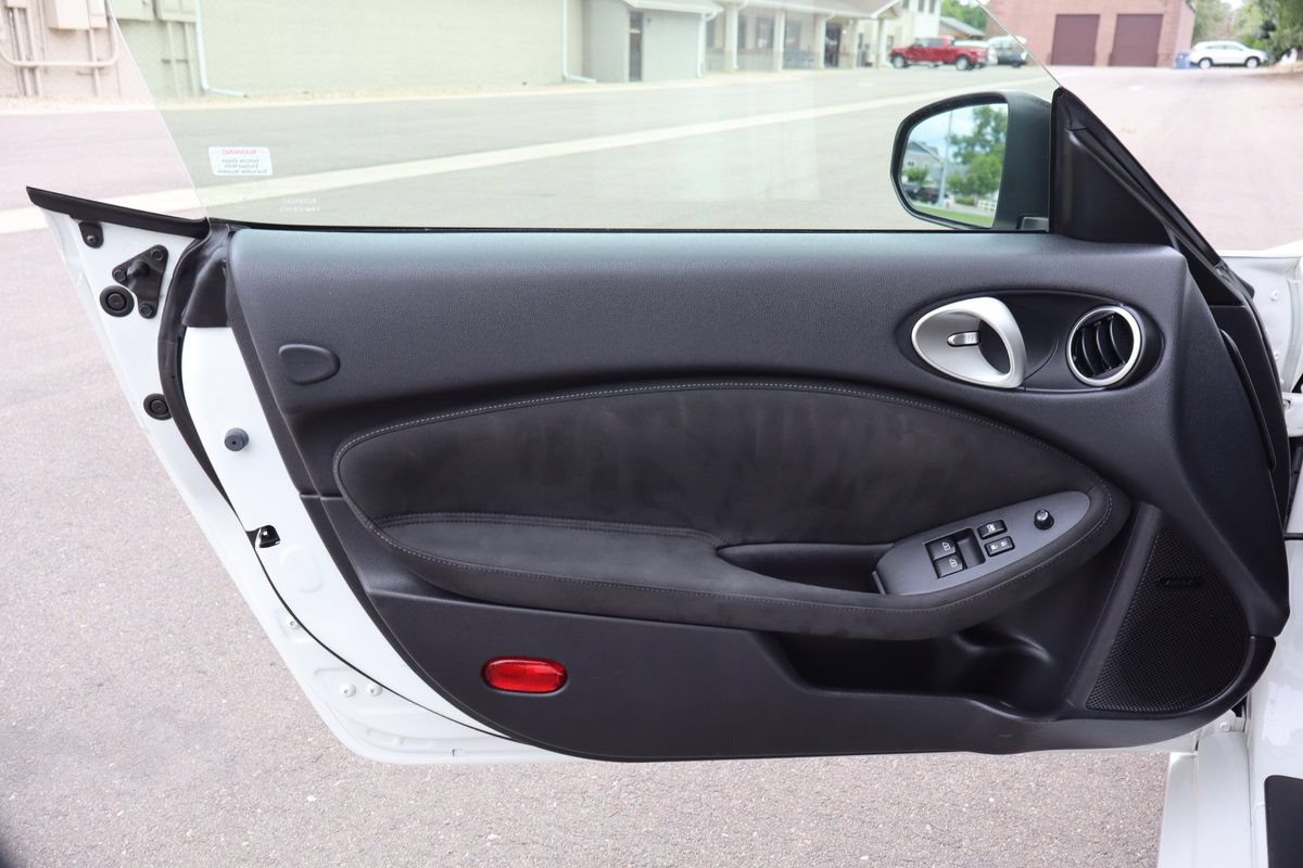 Used 2019 Nissan 370Z Touring RWD image 19
