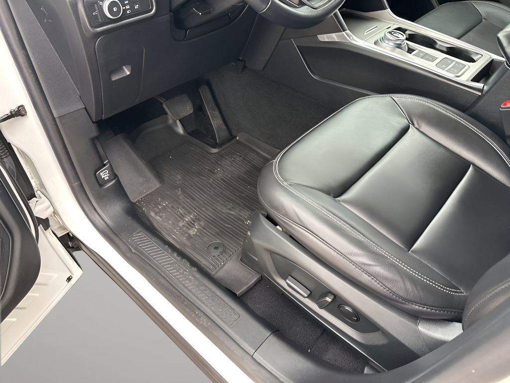 Used 2020 Ford Explorer XLT w/ Equipment Group 202A image 28