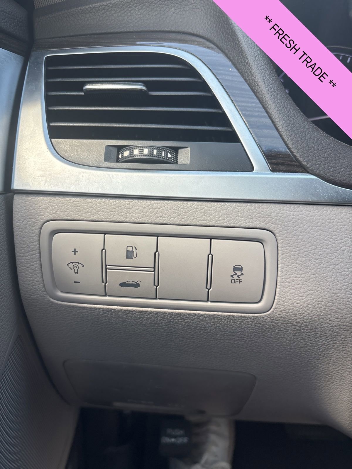 Used 2015 Hyundai Genesis 3.8 image 8