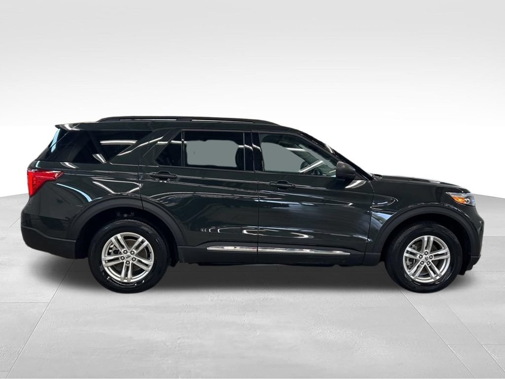 Used 2023 Ford Explorer XLT w/ Equipment Group 202A AWD/4WD image 32