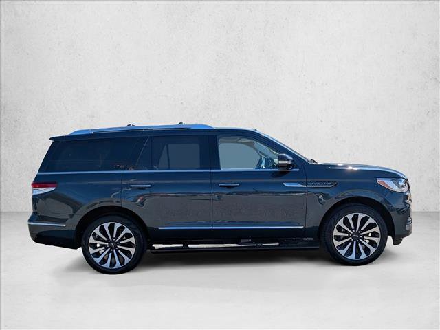 Used 2024 Lincoln Navigator Reserve image 4