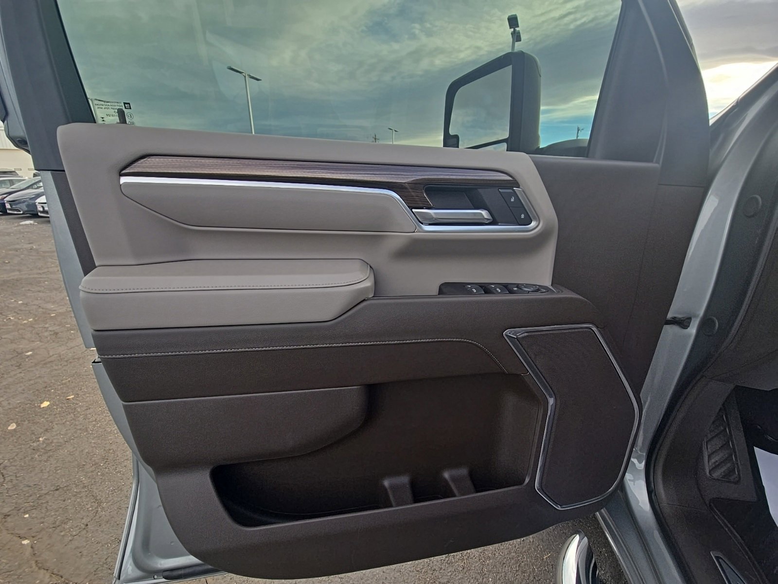 Used 2025 Chevrolet Silverado 2500 LT image 31