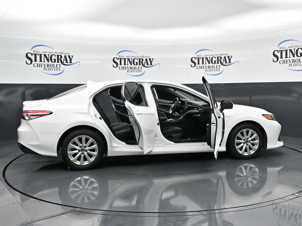 Used 2020 Toyota Camry LE image 27