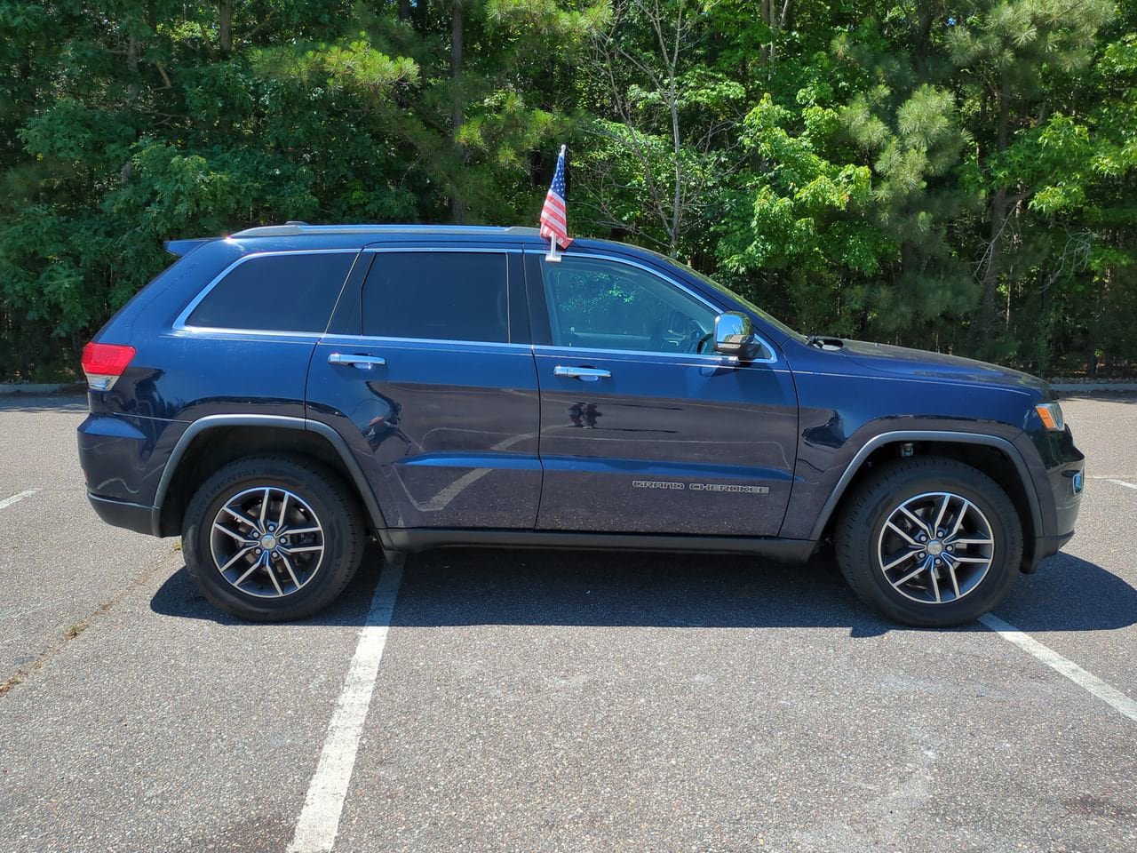 Used 2017 Jeep Grand Cherokee Limited AWD/4WD image 3