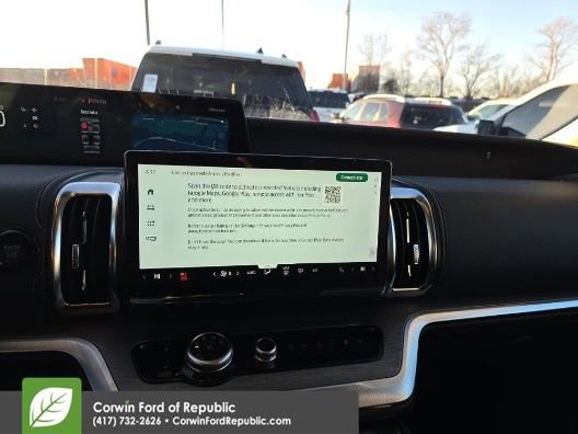 Used 2025 Ford Expedition Platinum image 7