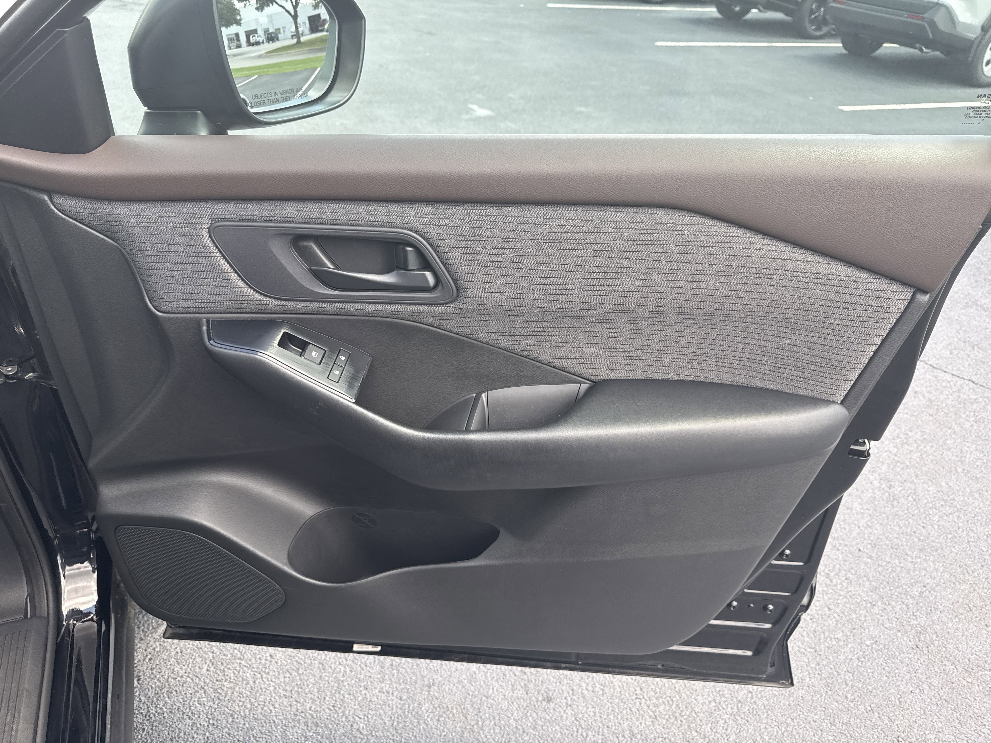 Used 2023 Nissan Rogue S image 36