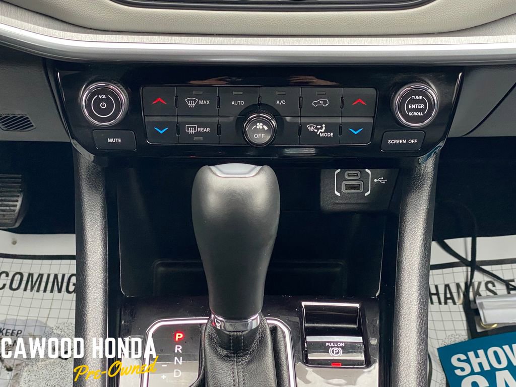 Used 2025 Jeep Compass Limited image 21