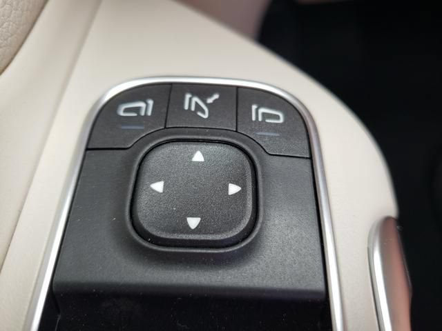 New 2025 Mercedes-Benz GLB 250 4MATIC image 29