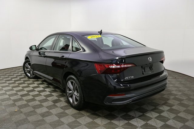 Used 2023 Volkswagen Jetta SE image 7