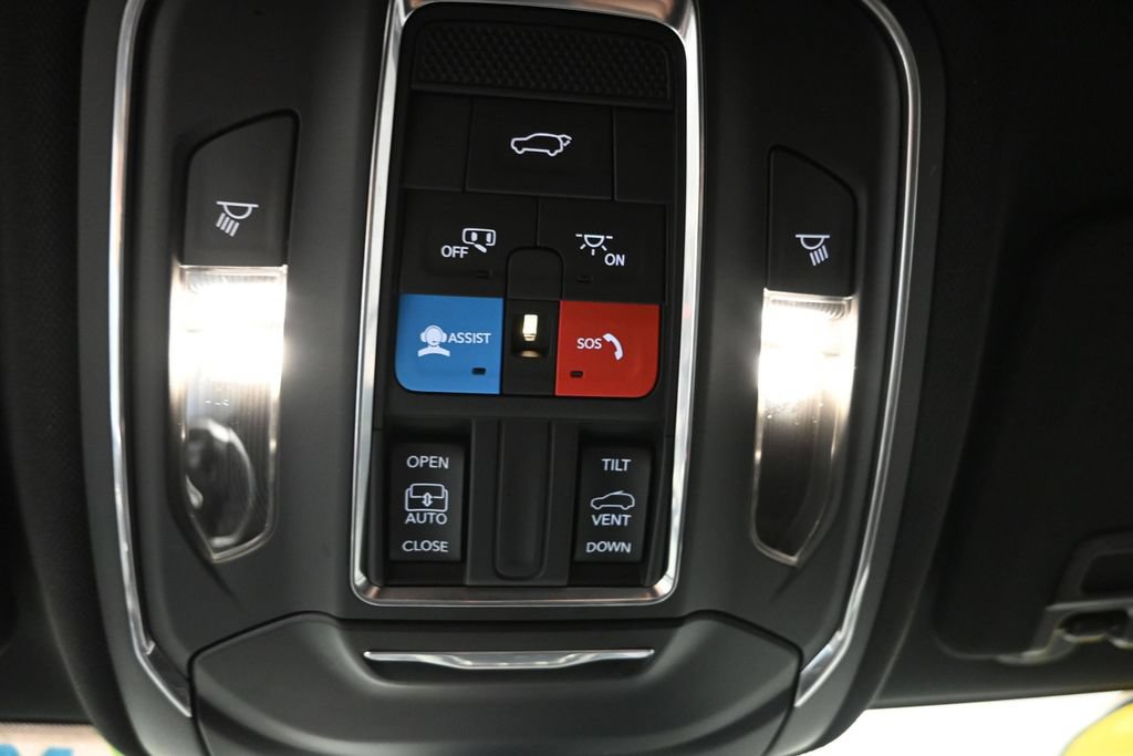 Used 2023 Jeep Grand Cherokee Altitude AWD/4WD image 20