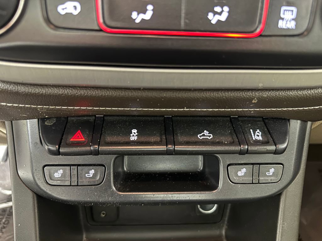 Used 2015 GMC Canyon SLT w/ Driver Alert Package AWD/4WD image 30