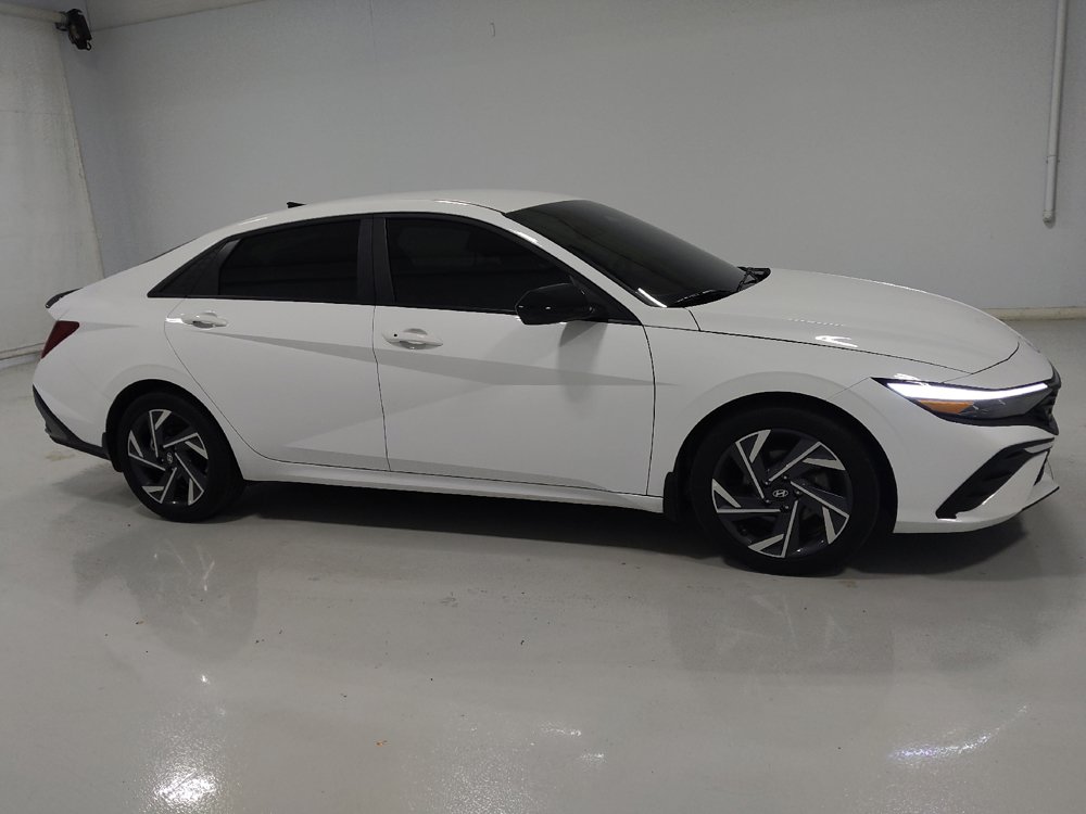 Used 2025 Hyundai Elantra Sport FWD image 11