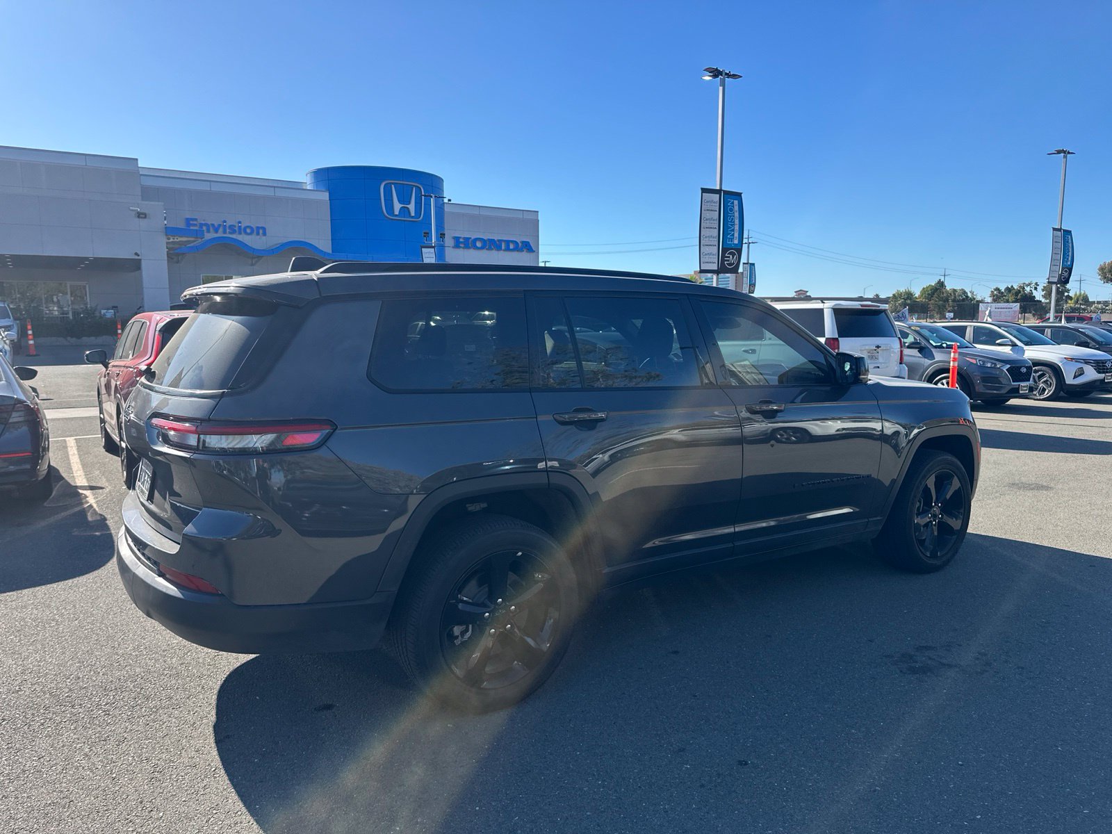 Used 2022 Jeep Grand Cherokee L Laredo RWD image 3