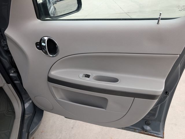 Used 2009 Chevrolet HHR LT image 25