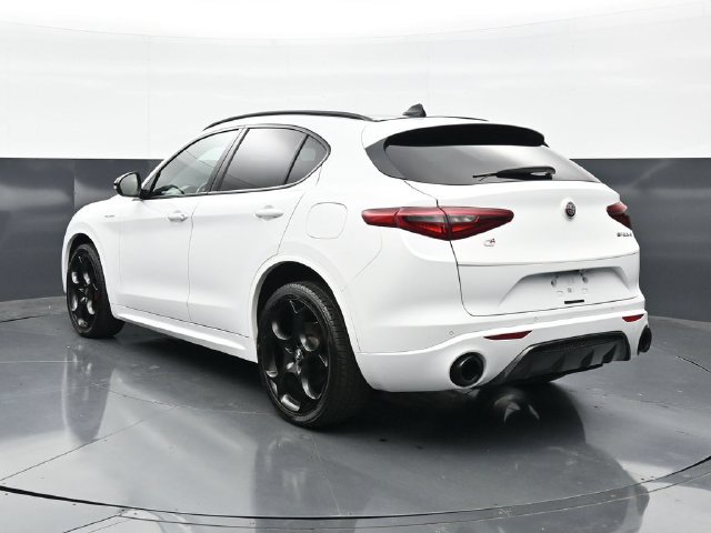 Used 2022 Alfa Romeo Stelvio Veloce AWD/4WD image 8