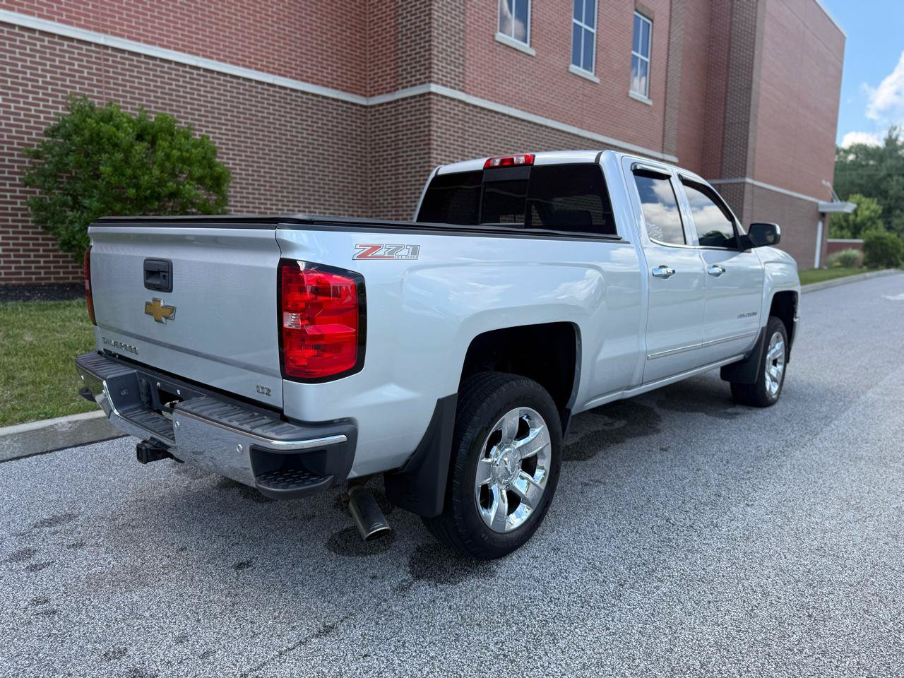 Used 2015 Chevrolet Silverado 1500 LTZ Z71 w/ LTZ Plus Package AWD/4WD image 13