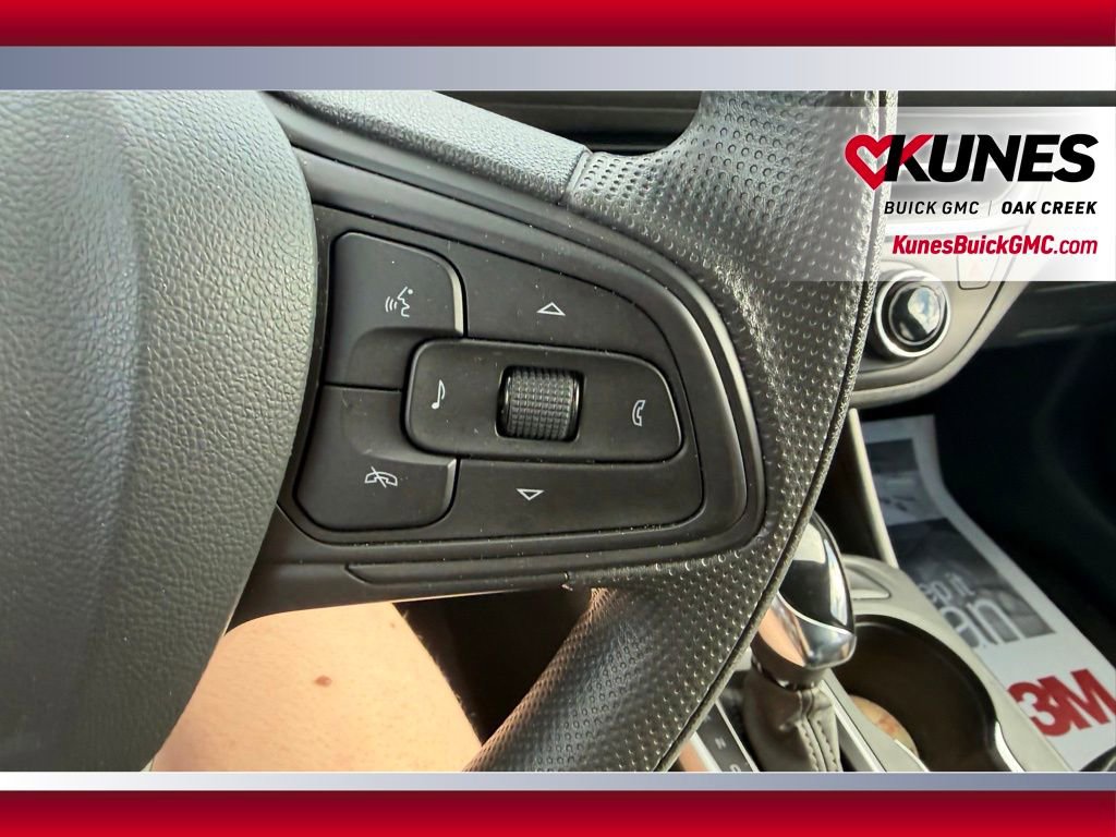 Used 2025 Buick Envista Preferred image 13