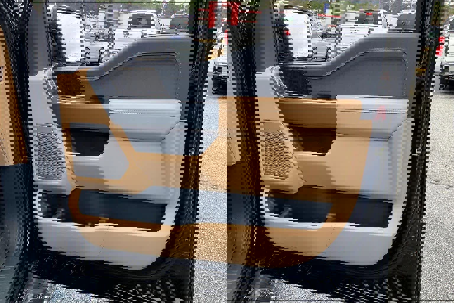 Used 2023 Ford F150 Lariat w/ Trailer Tow Package image 21