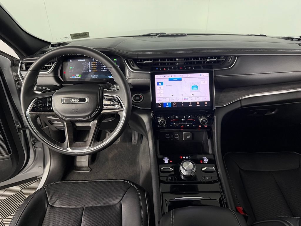 Used 2023 Jeep Grand Cherokee Overland AWD/4WD image 17