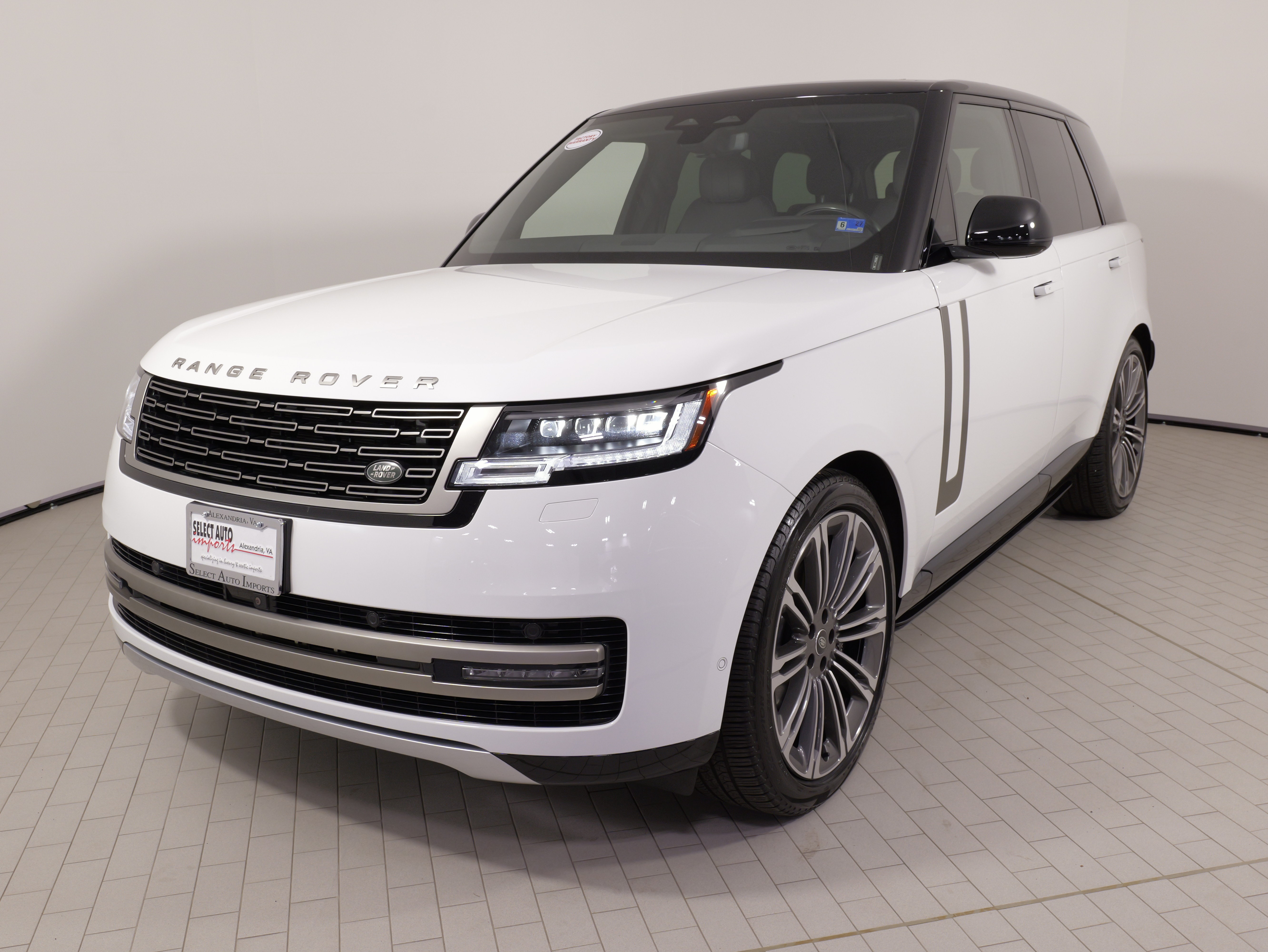 Used 2024 Land Rover Range Rover SE AWD/4WD image 4