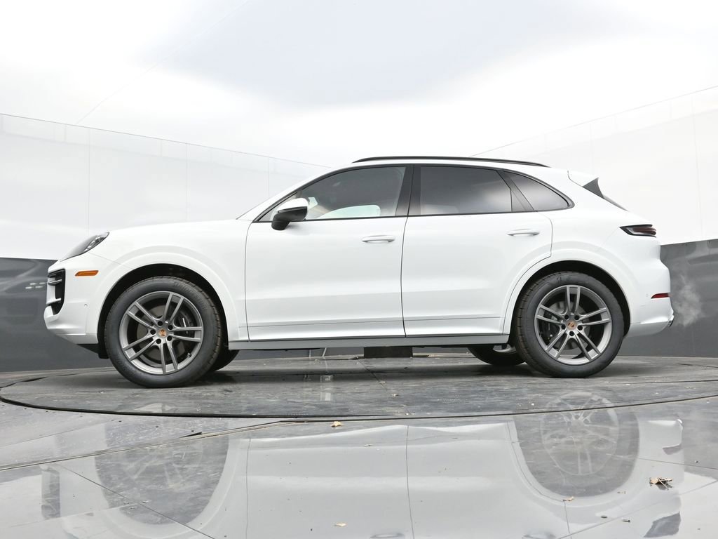 Certified 2025 Porsche Cayenne AWD/4WD image 38