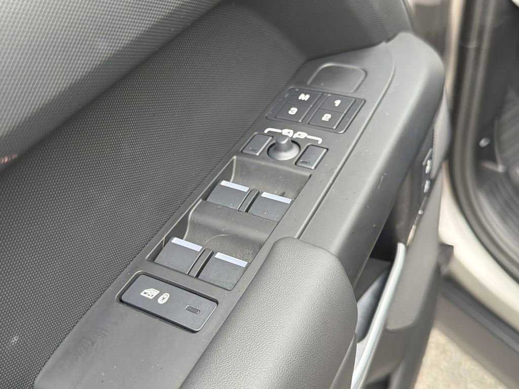 Used 2025 Land Rover Defender 110 S AWD/4WD image 20