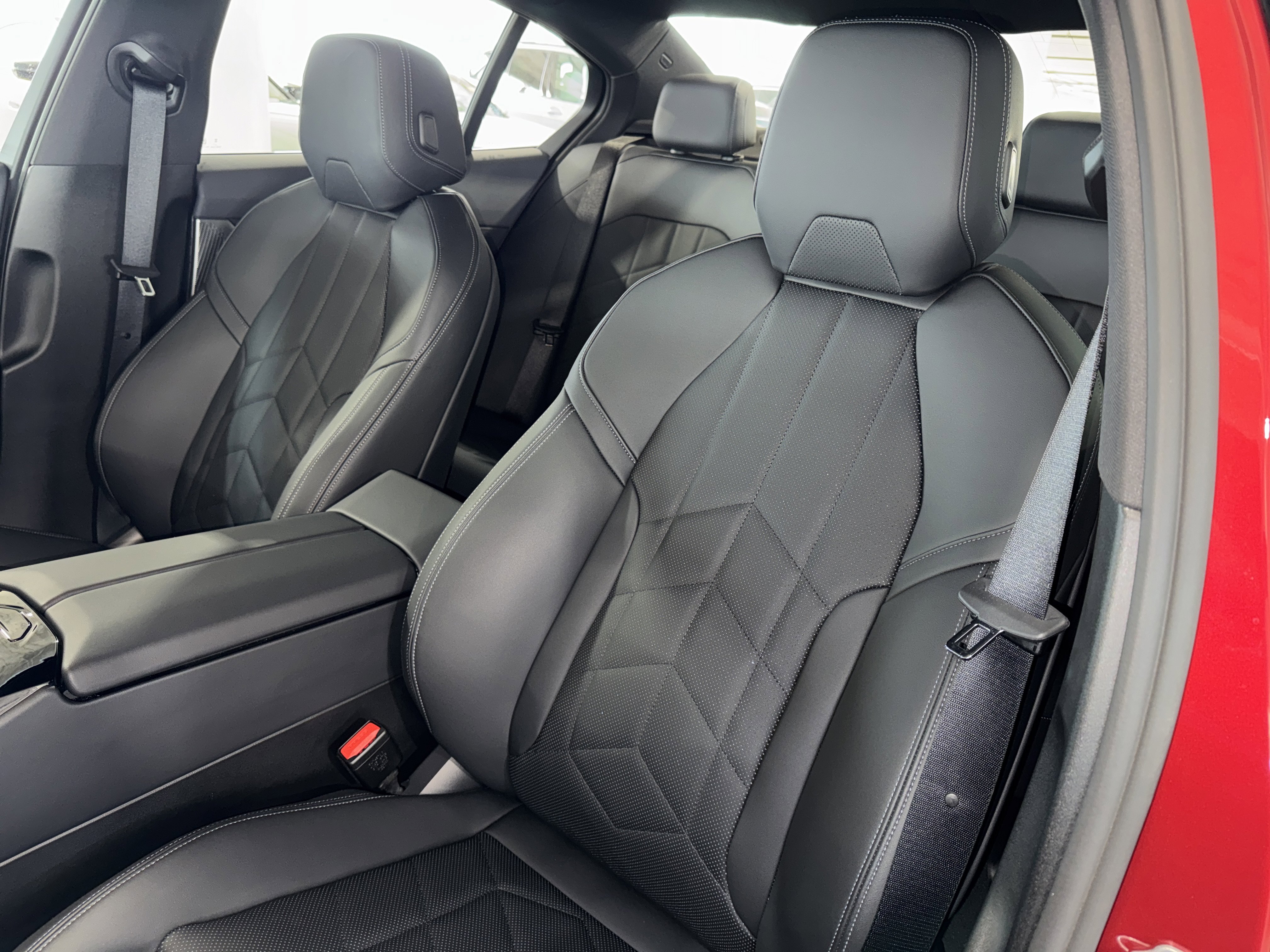 Used 2025 BMW 530i w/ M Sport Package image 33