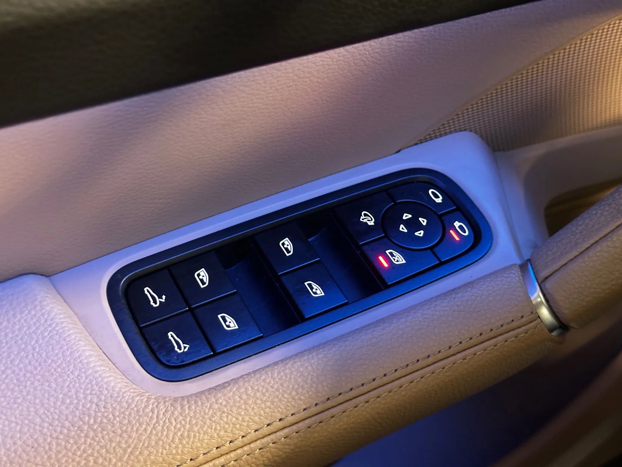 Used 2022 Porsche Cayenne Sport Utility 4D image 36