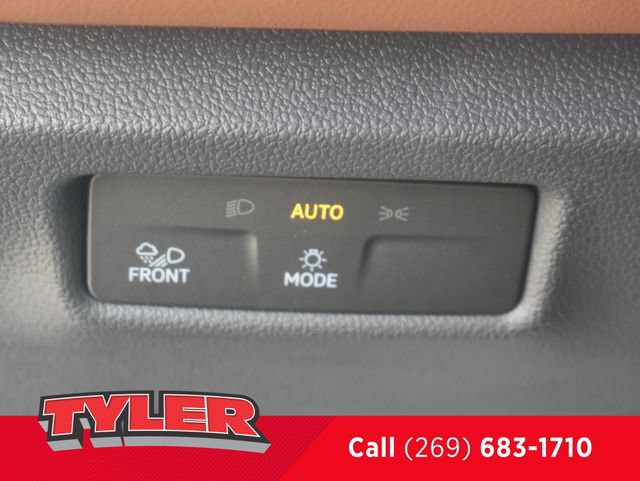 Used 2025 Volkswagen Tiguan SEL R-Line AWD/4WD image 25