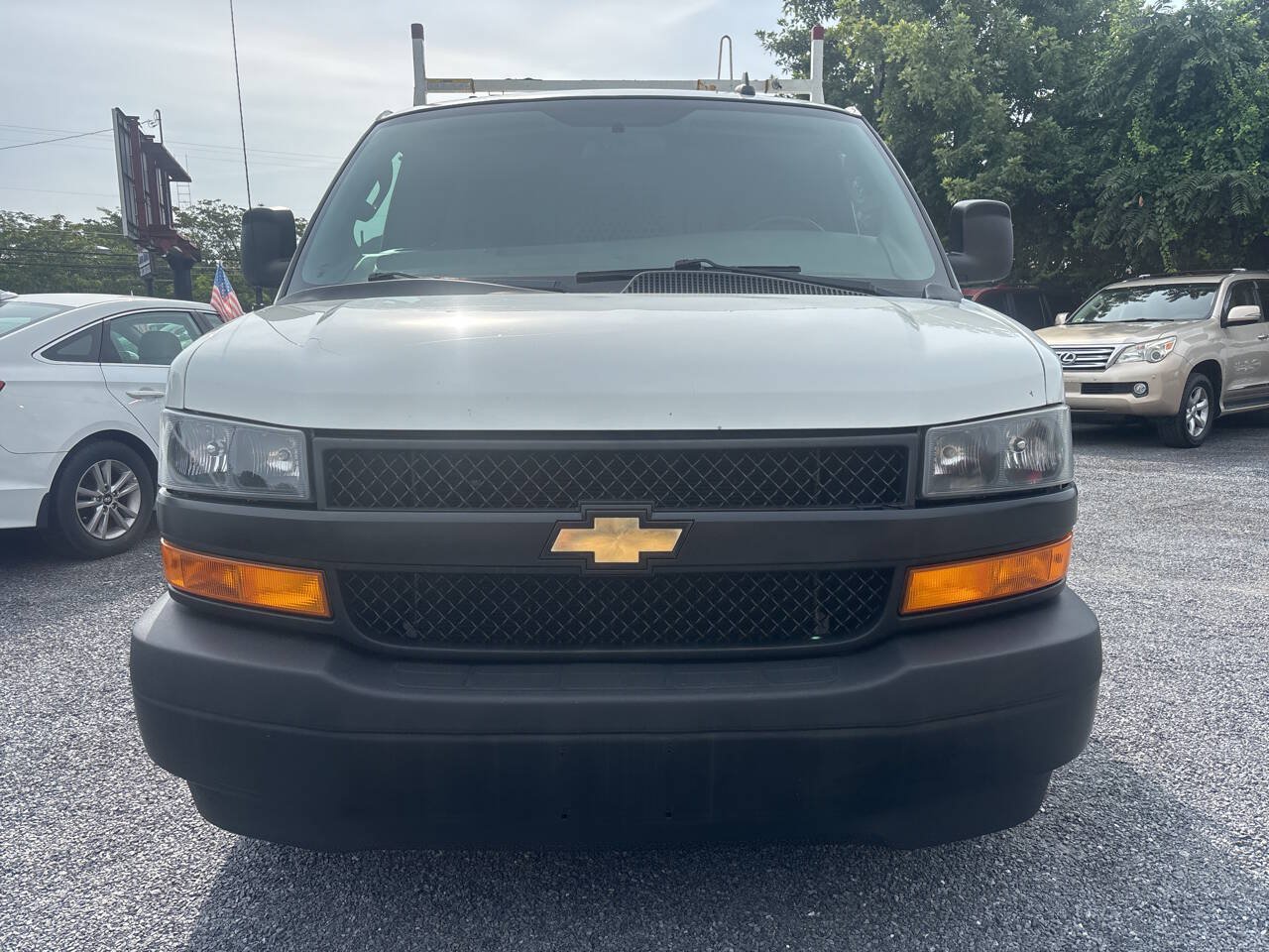 Used 2020 Chevrolet Express 2500 w/ Driver Convenience Package RWD image 2